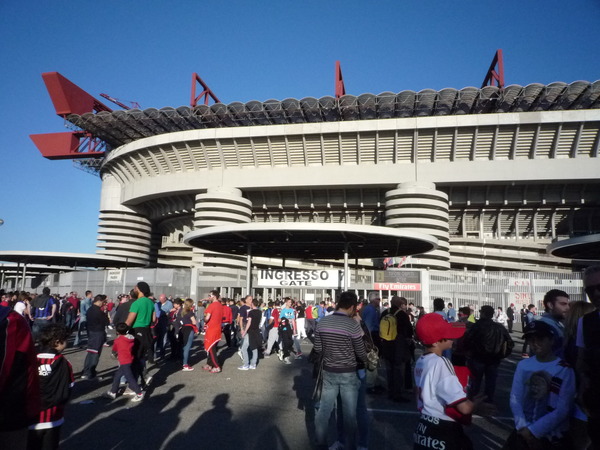 San siro fuori.JPG